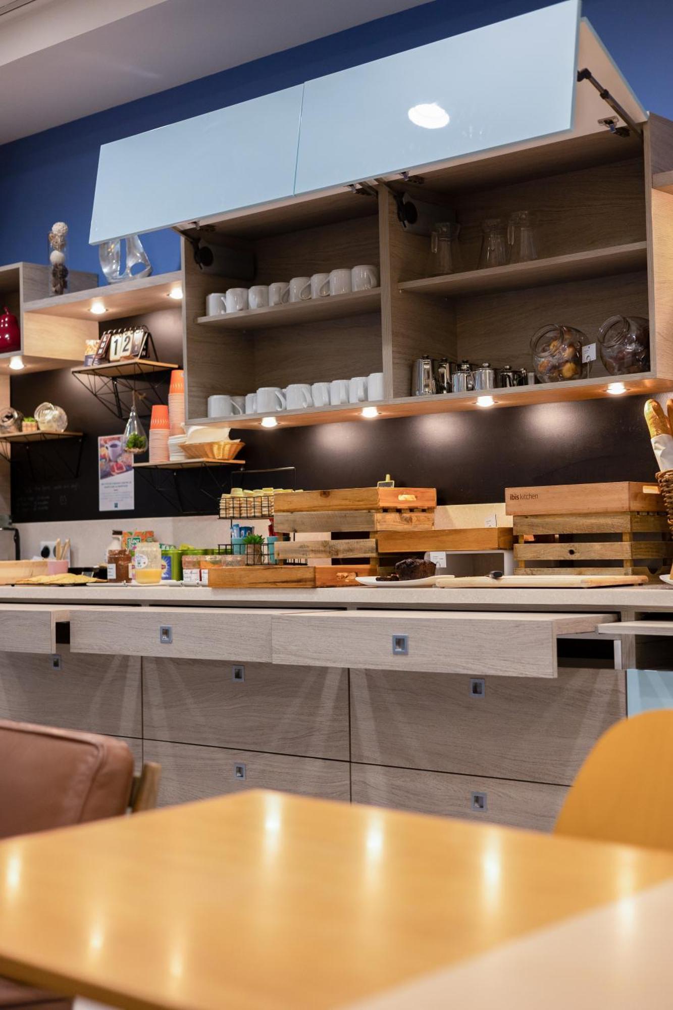 Отель Ibis Styles La Rochelle Centre Экстерьер фото