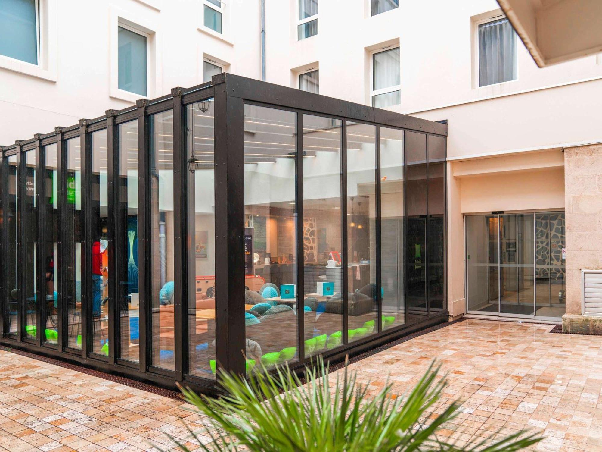 Отель Ibis Styles La Rochelle Centre Экстерьер фото